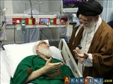 İslam İnkılabbı Rehberi Ayetullah Şahrudi’yi hastanede ziyaret etti