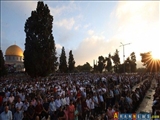Yaklaşık 100 bin Müslüman bayram namazını Mescid-i Aksa'da kıldı